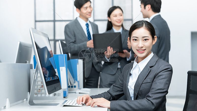 上市辅导中介费用主要包括以下几部分：